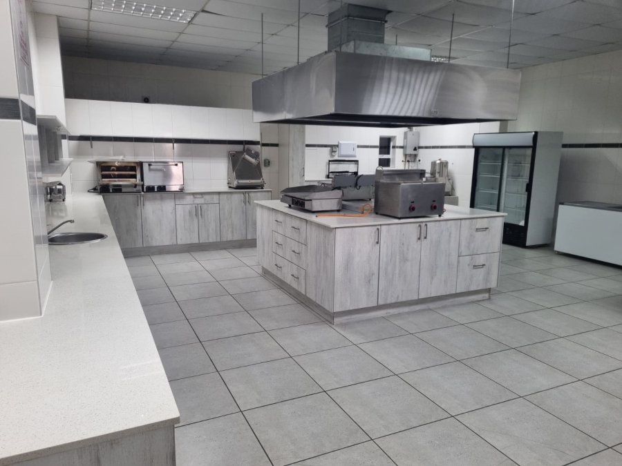 To Let Commercial Property for Rent in Voorbaai Western Cape